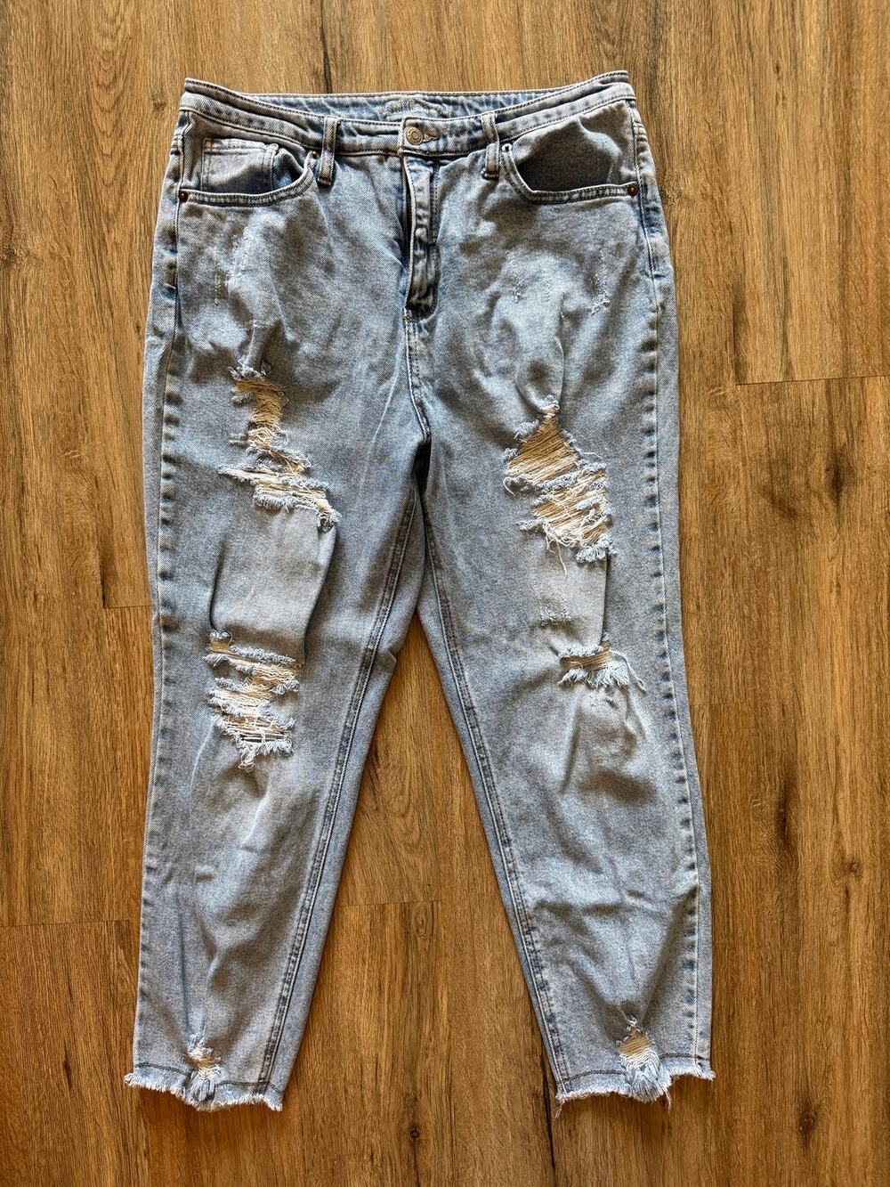 Wild Fable High Rise Mom Jean Distressed Size 14